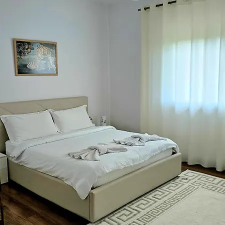Lake Apartment *